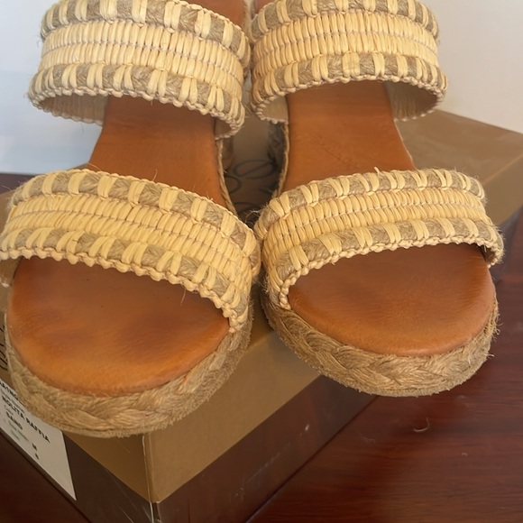 Andre Assous Nolita Rafia wedge sandals, size 8 - Picture 6 of 9